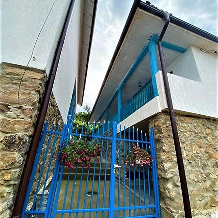 Hôtel Цяла Ваканционна Къща- Florina Houses à Goranovtsi Extérieur photo