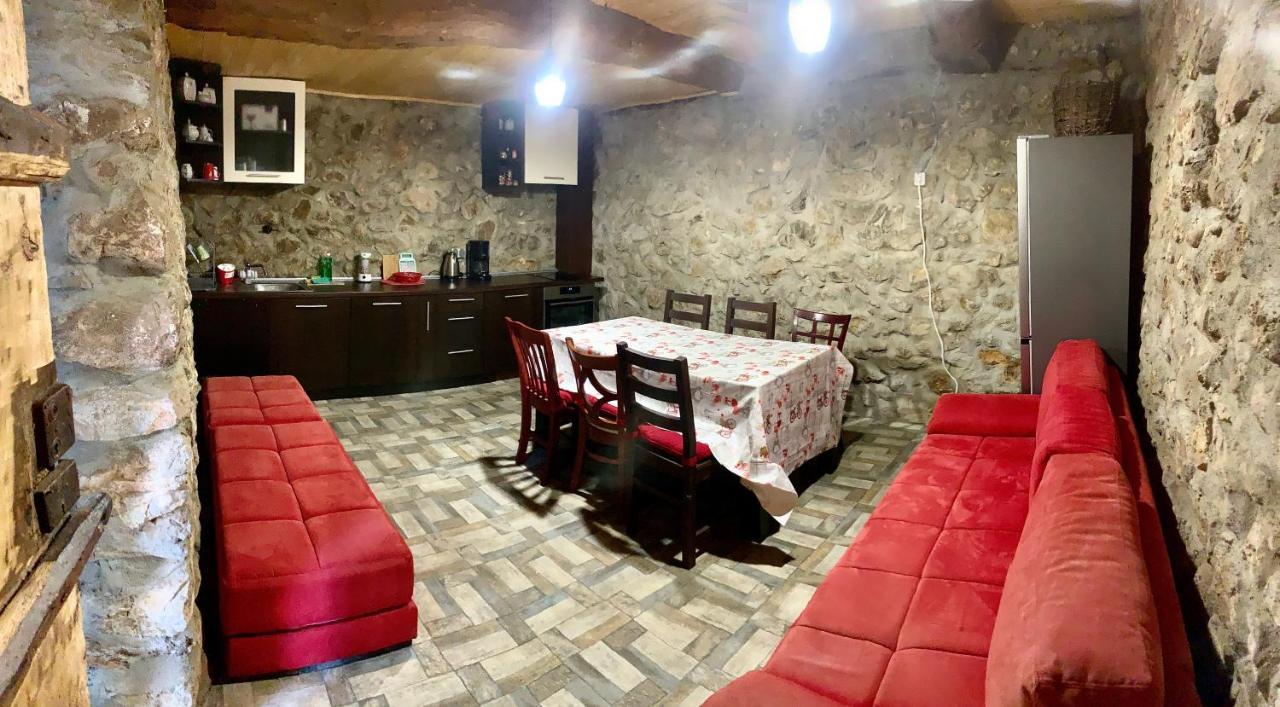 Hôtel Цяла Ваканционна Къща- Florina Houses à Goranovtsi Extérieur photo